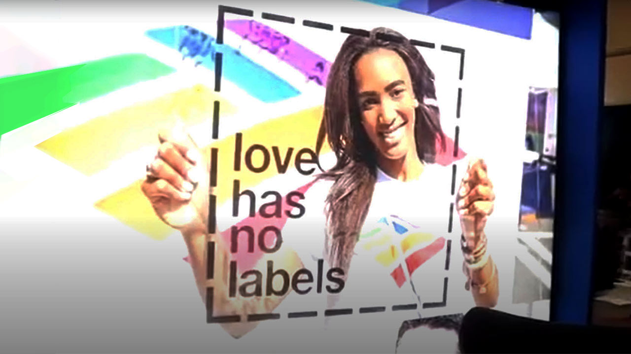 love has no labels sign